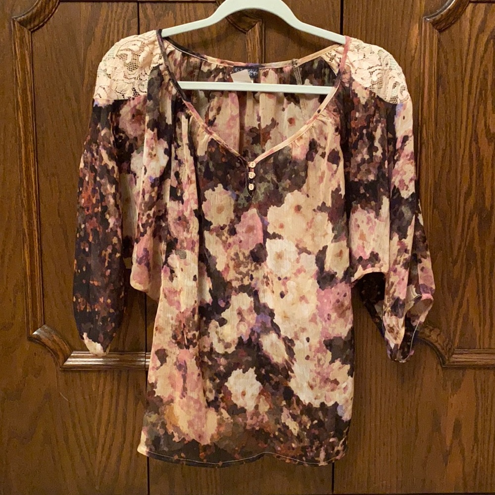 Fabulous flowy, floral shirt size S
